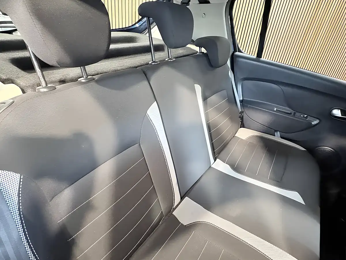 Used 2020 Dacia Sandero Stepway Comfort Blue - Interior and Exterior details 17