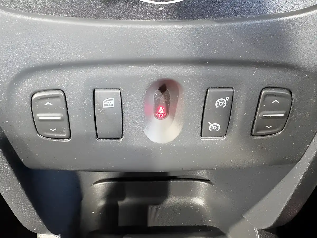 Used 2020 Dacia Sandero Stepway Comfort Blue - Interior and Exterior details 19