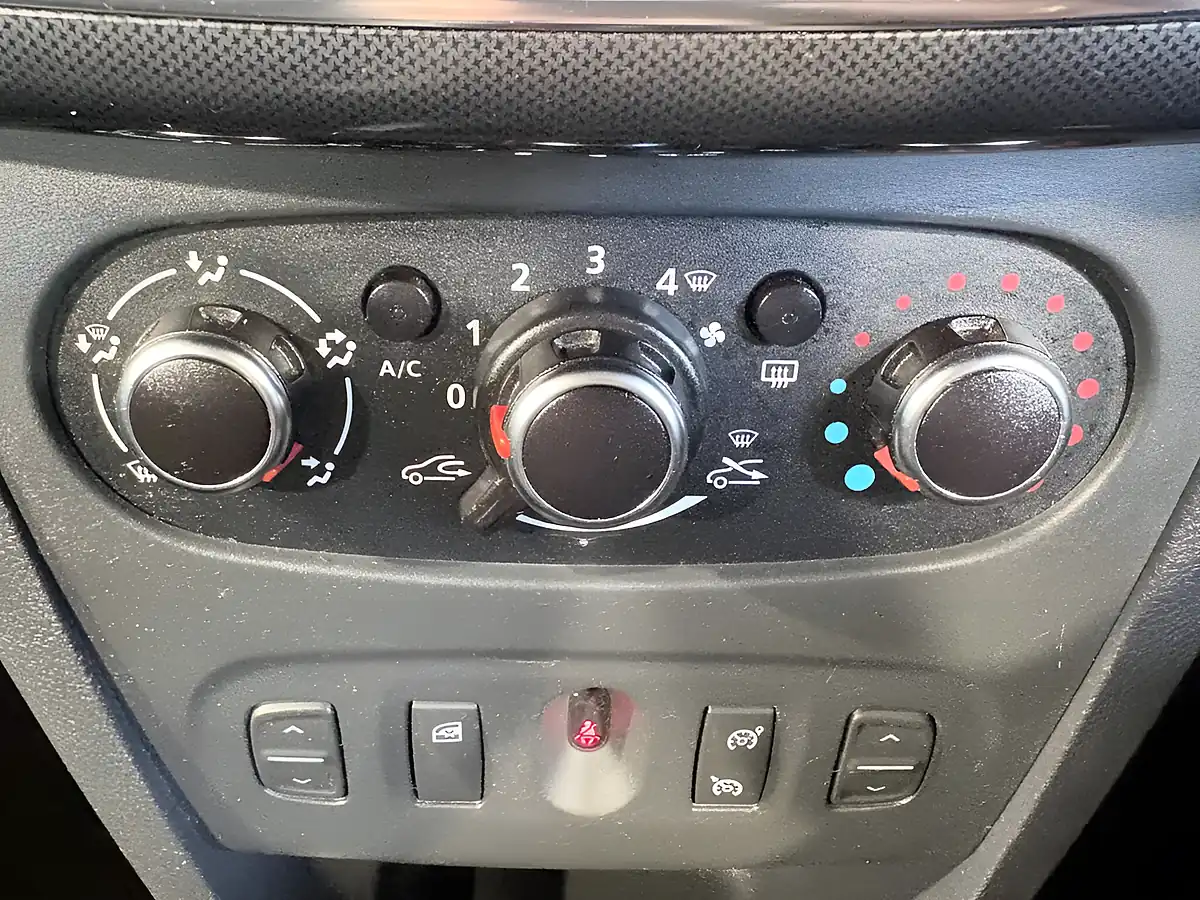 Used 2020 Dacia Sandero Stepway Comfort Blue - Interior and Exterior details 20