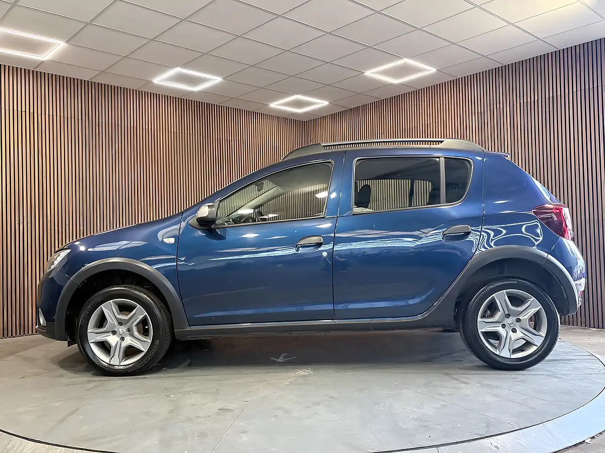 Used 2020 Dacia Sandero Stepway Comfort Blue - Interior and Exterior details 5