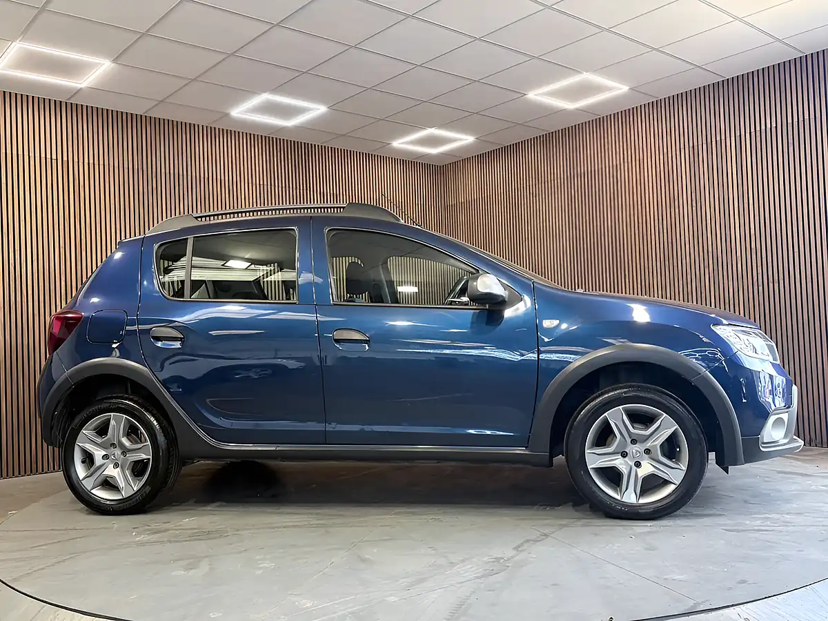 Used 2020 Dacia Sandero Stepway Comfort Blue - Interior and Exterior details 7