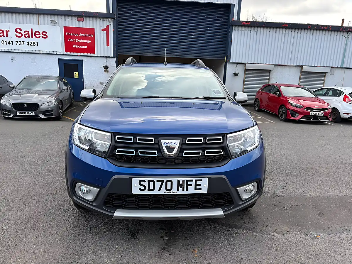 Used 2020 Dacia Sandero Stepway Comfort Blue - Interior and Exterior details 3