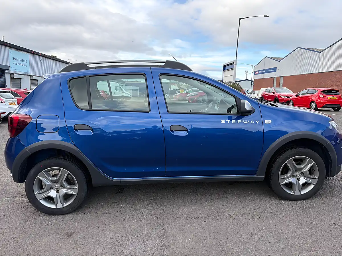 Used 2020 Dacia Sandero Stepway Comfort Blue - Interior and Exterior details 7
