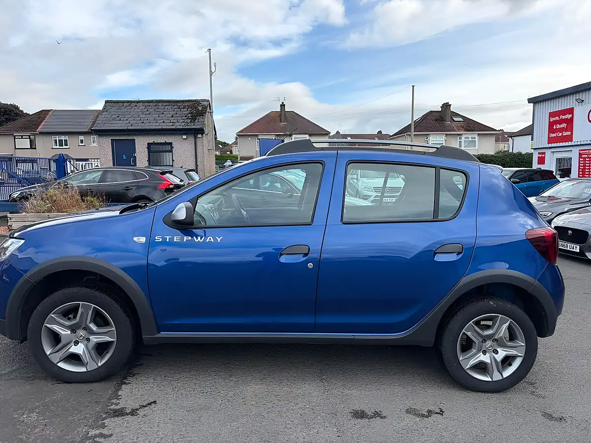 Used 2020 Dacia Sandero Stepway Comfort Blue - Interior and Exterior details 8