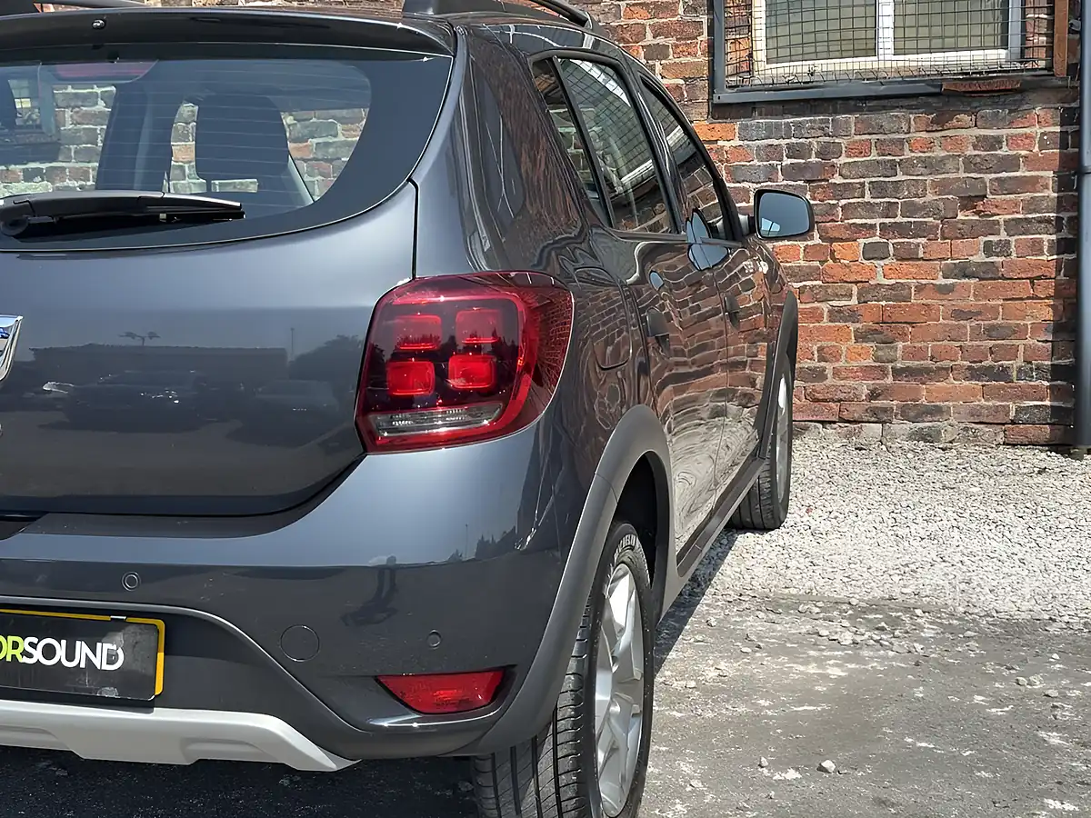 Used 2020 Dacia Sandero Stepway Comfort Grey - Interior and Exterior details 11
