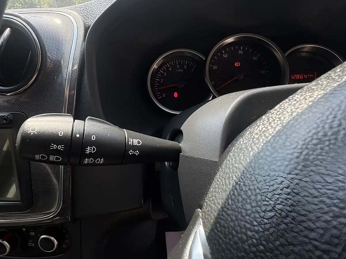 Used 2020 Dacia Sandero Stepway Comfort Grey - Interior and Exterior details 15
