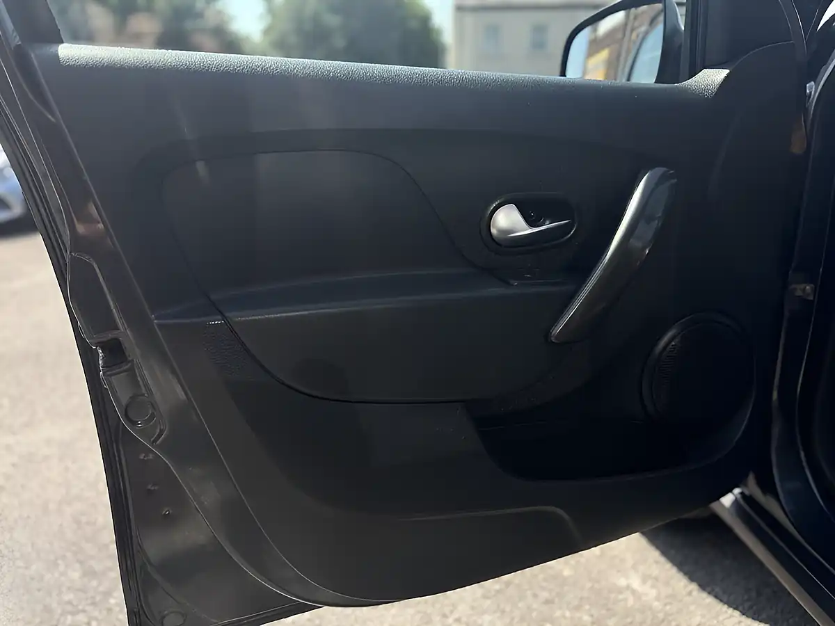 Used 2020 Dacia Sandero Stepway Comfort Grey - Interior and Exterior details 19