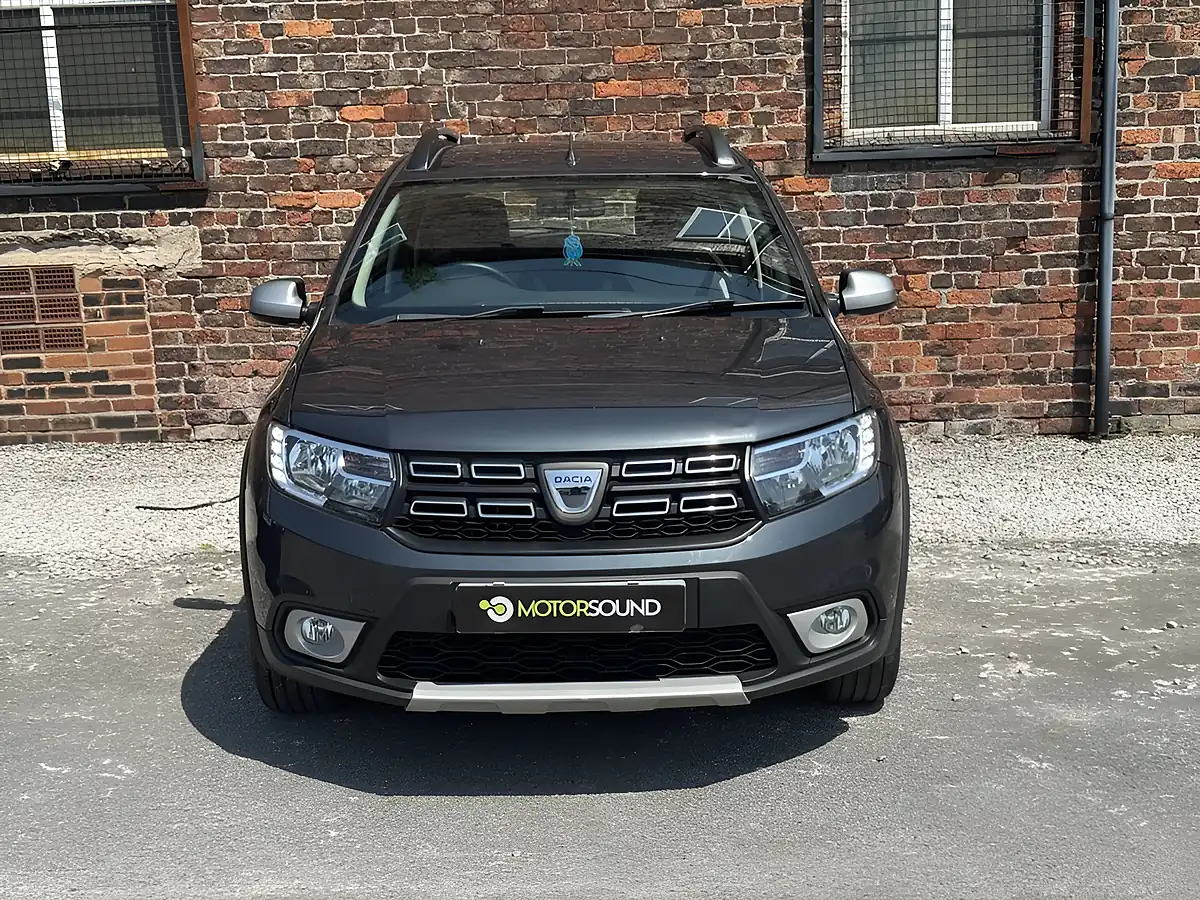 Used 2020 Dacia Sandero Stepway Comfort Grey - Interior and Exterior details 2