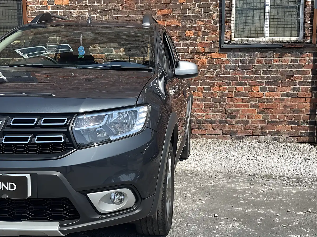 Used 2020 Dacia Sandero Stepway Comfort Grey - Interior and Exterior details 5