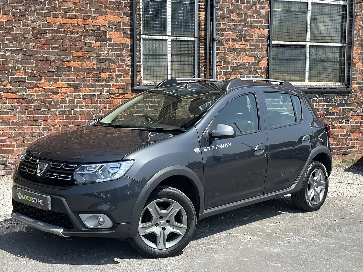 Used 2020 Dacia Sandero Stepway Comfort Grey - Interior and Exterior details 6