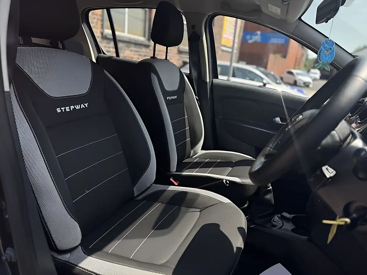 Used 2020 Dacia Sandero Stepway Comfort Grey - Interior and Exterior details 8