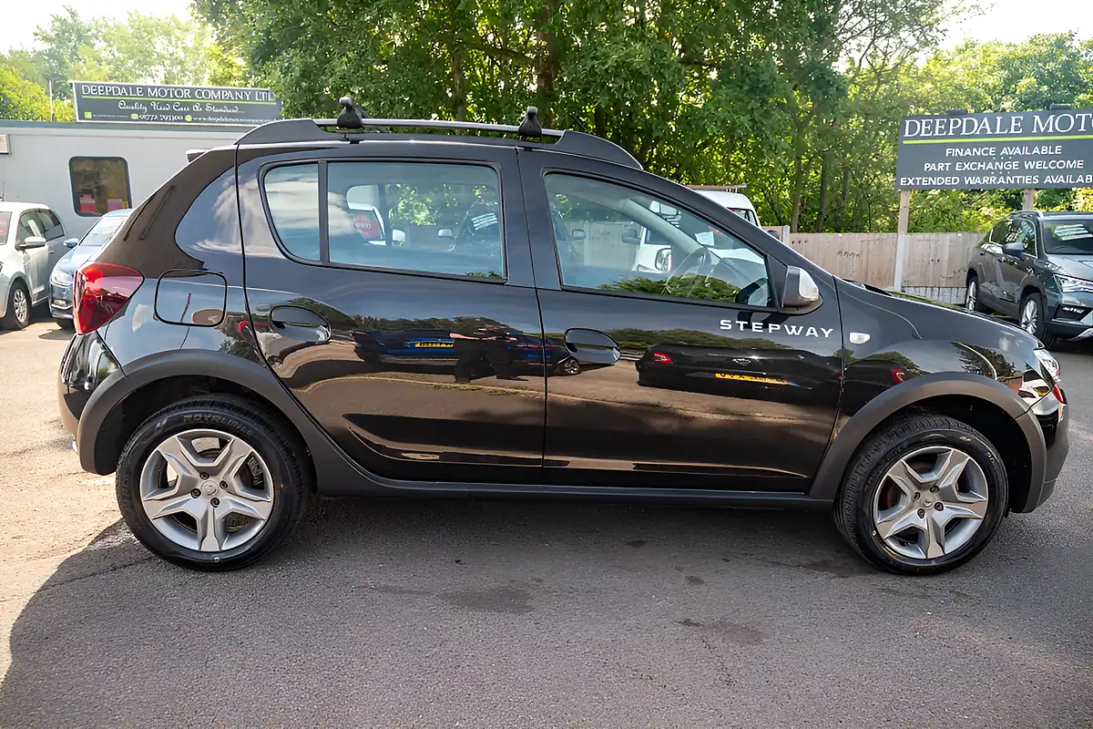 Used 2020 Dacia Sandero Stepway Comfort Pearl Black - Interior and Exterior details 9