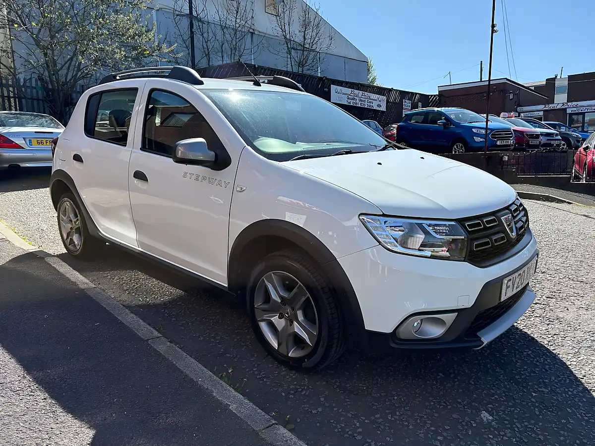 Used 2020 Dacia Sandero Stepway Essential White - Front View