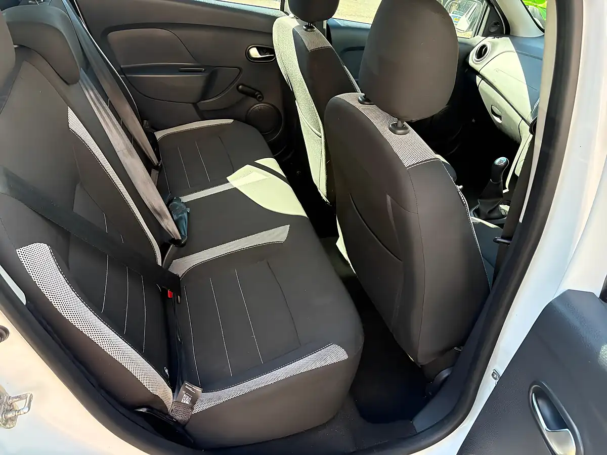 Used 2020 Dacia Sandero Stepway Essential White - Interior and Exterior details 10