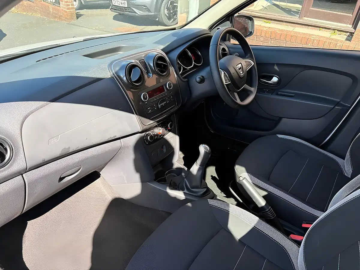 Used 2020 Dacia Sandero Stepway Essential White - Interior and Exterior details 12