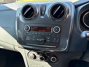 Used 2020 Dacia Sandero Stepway Essential White - Interior and Exterior details 14