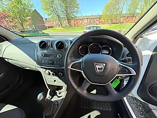 Used 2020 Dacia Sandero Stepway Essential White - Interior and Exterior details 16