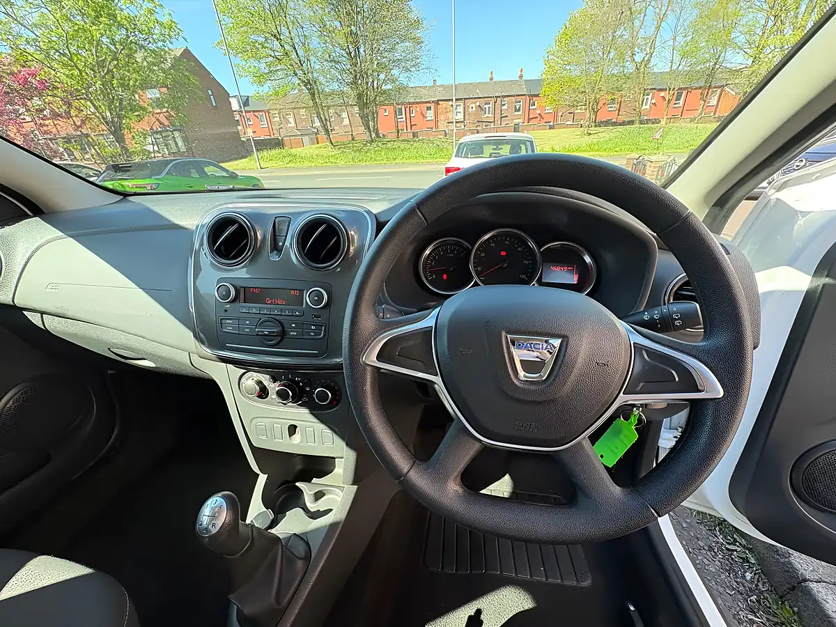 Used 2020 Dacia Sandero Stepway Essential White - Interior and Exterior details 16