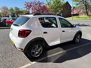 Used 2020 Dacia Sandero Stepway Essential White - Interior and Exterior details 3