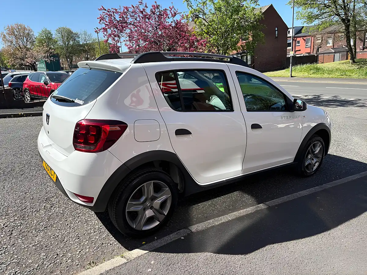 Used 2020 Dacia Sandero Stepway Essential White - Interior and Exterior details 3