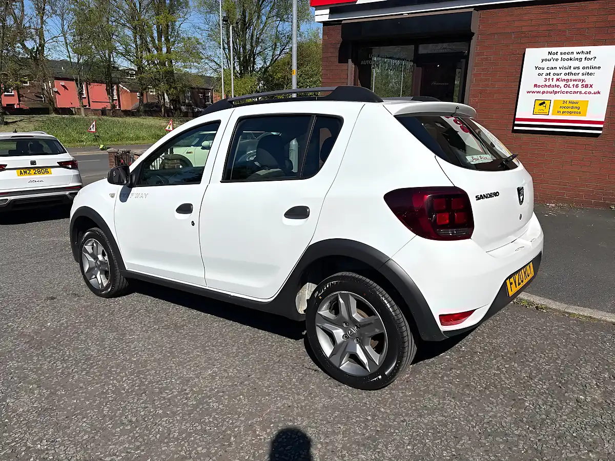 Used 2020 Dacia Sandero Stepway Essential White - Interior and Exterior details 4
