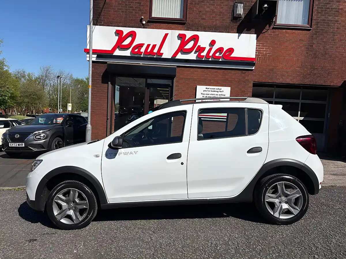 Used 2020 Dacia Sandero Stepway Essential White - Interior and Exterior details 5