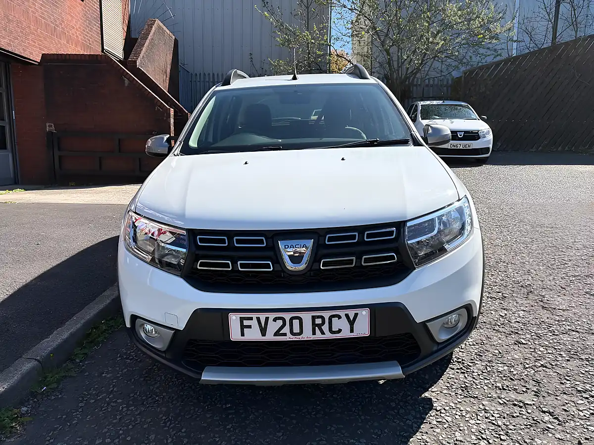 Used 2020 Dacia Sandero Stepway Essential White - Interior and Exterior details 7