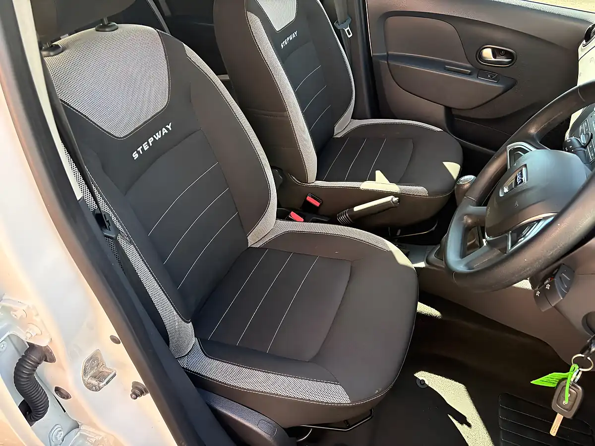 Used 2020 Dacia Sandero Stepway Essential White - Interior and Exterior details 9