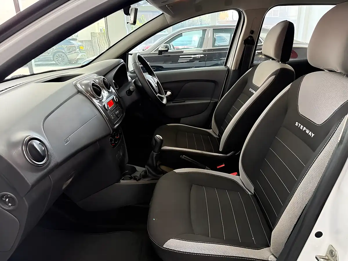 Used 2020 Dacia Sandero Stepway Essential White - Interior and Exterior details 12