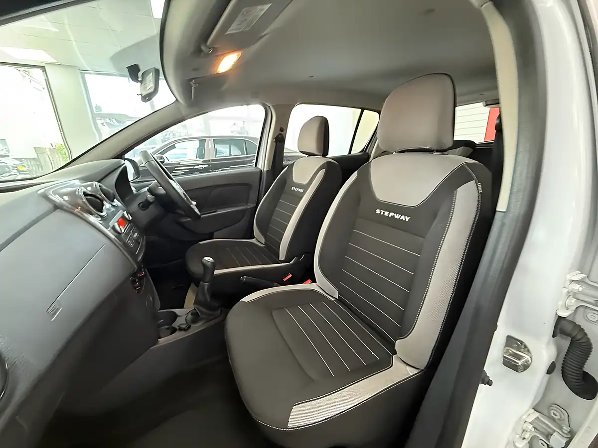 Used 2020 Dacia Sandero Stepway Essential White - Interior and Exterior details 13