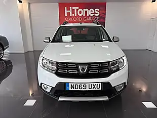 Used 2020 Dacia Sandero Stepway Essential White - Interior and Exterior details 18