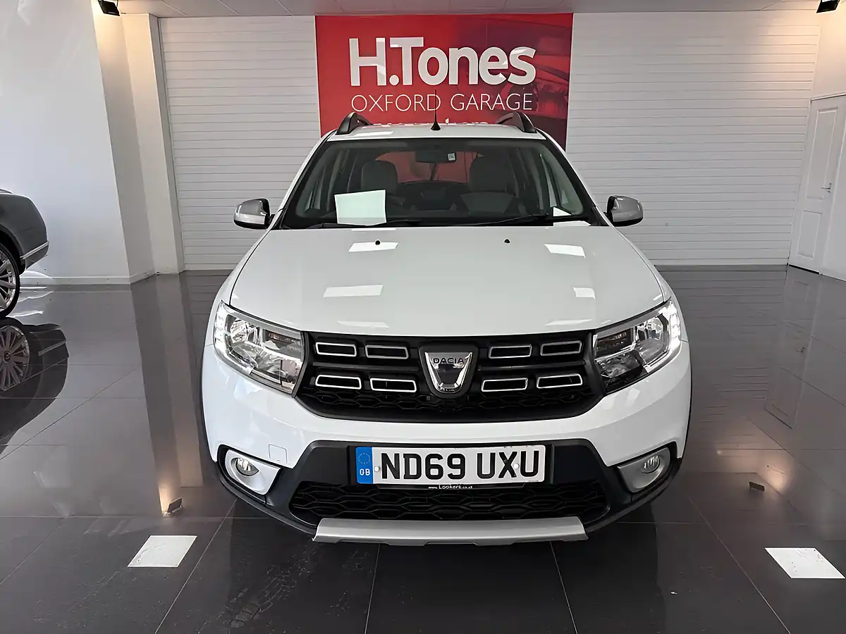 Used 2020 Dacia Sandero Stepway Essential White - Interior and Exterior details 18