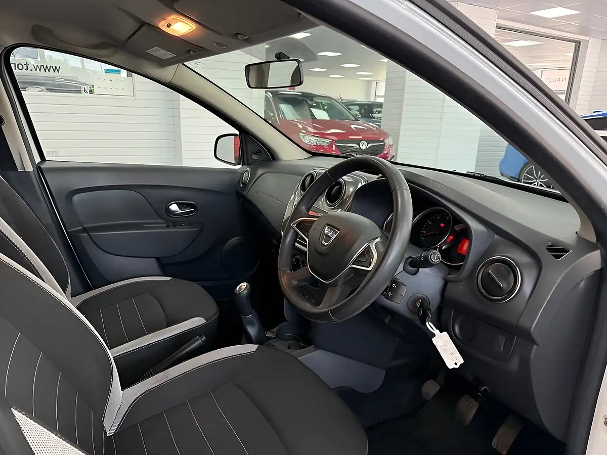 Used 2020 Dacia Sandero Stepway Essential White - Interior and Exterior details 20