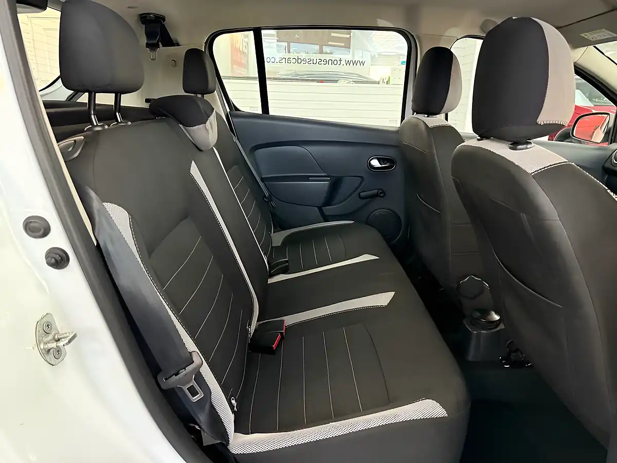 Used 2020 Dacia Sandero Stepway Essential White - Interior and Exterior details 5
