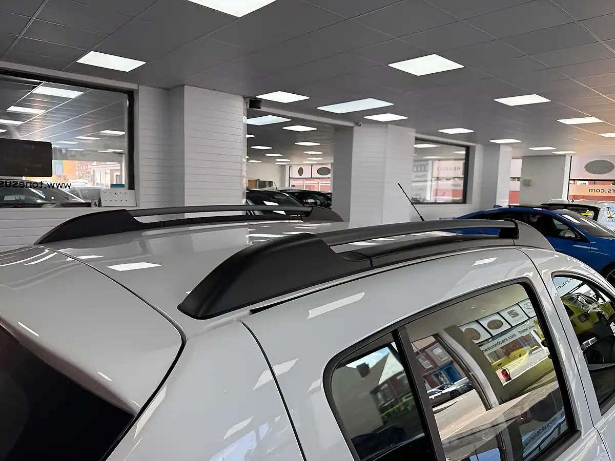 Used 2020 Dacia Sandero Stepway Essential White - Interior and Exterior details 6