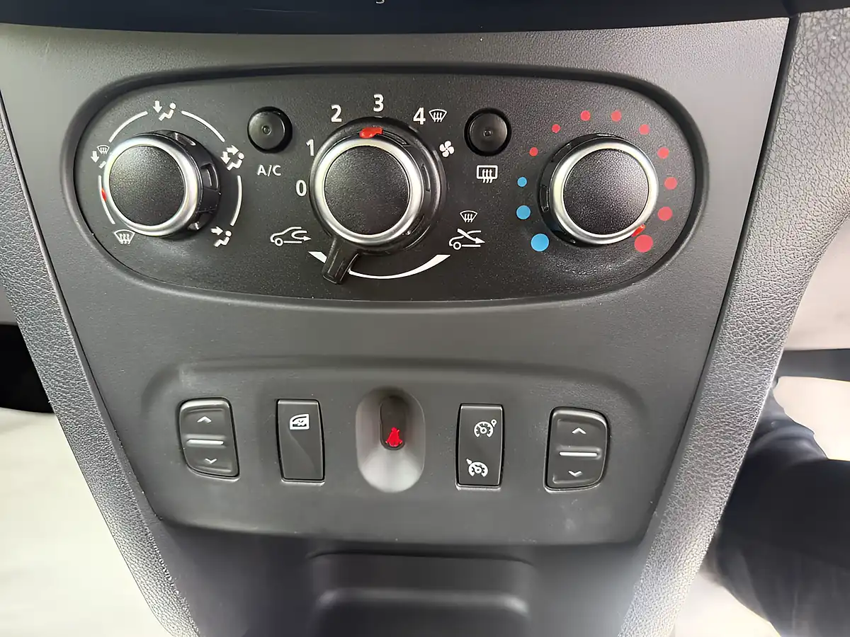 Used 2020 Dacia Sandero Stepway Se Twenty Blue - Interior and Exterior details 20