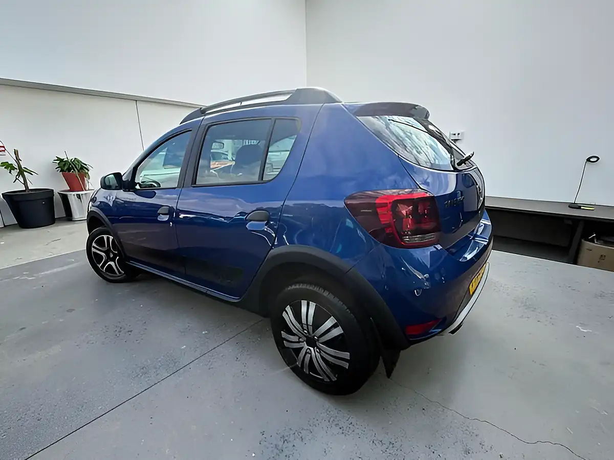 Used 2020 Dacia Sandero Stepway Se Twenty Blue - Interior and Exterior details 5