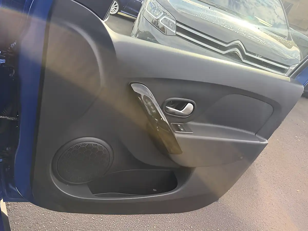 Used 2020 Dacia Sandero Stepway Se Twenty Blue - Interior and Exterior details 8