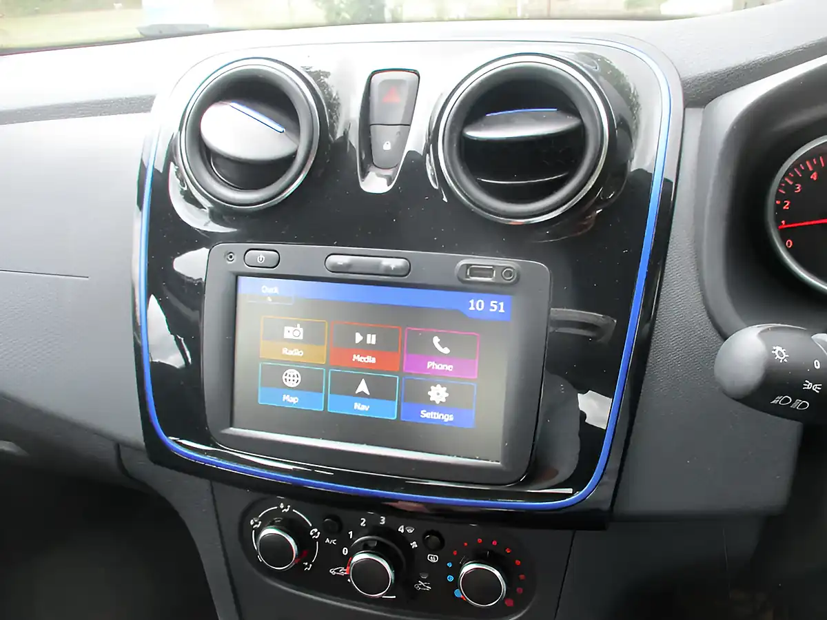 Used 2020 Dacia Sandero Stepway Se Twenty Grey - Interior and Exterior details 15