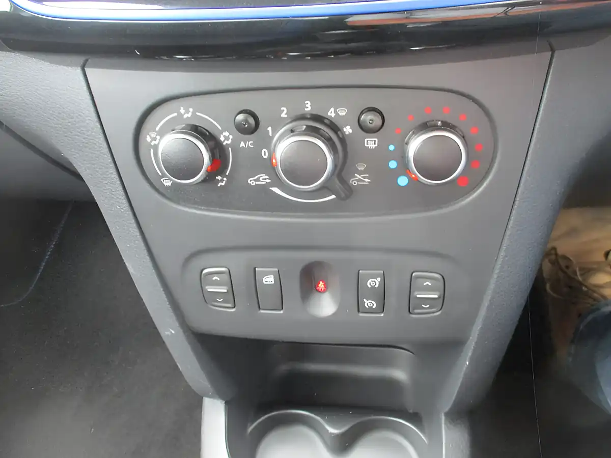 Used 2020 Dacia Sandero Stepway Se Twenty Grey - Interior and Exterior details 16