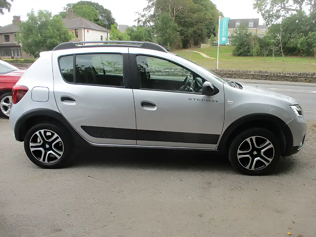 Used 2020 Dacia Sandero Stepway Se Twenty Grey - Interior and Exterior details 17