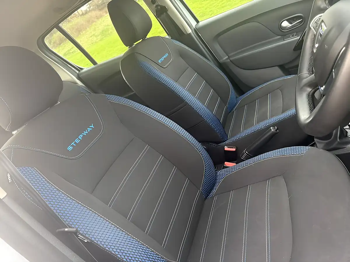 Used 2020 Dacia Sandero Stepway Se Twenty White - Interior and Exterior details 10