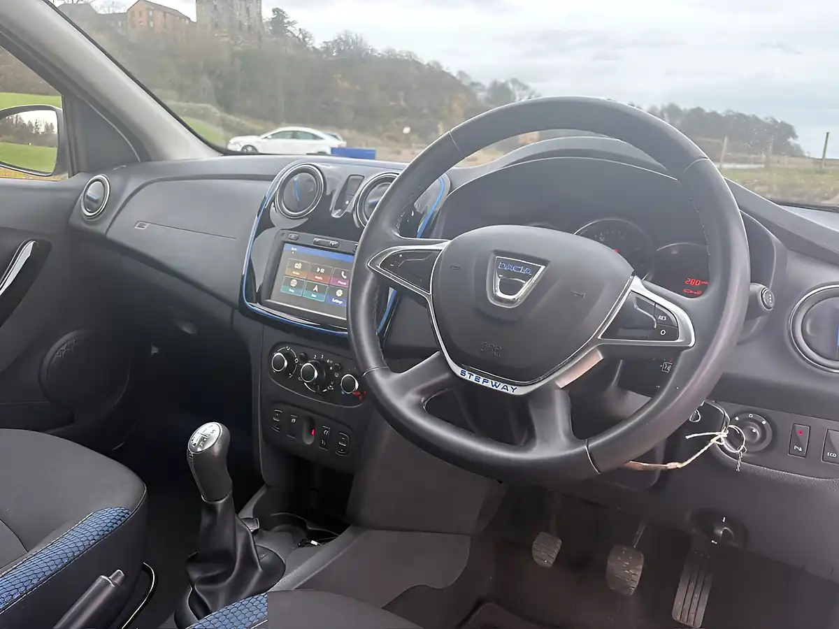 Used 2020 Dacia Sandero Stepway Se Twenty White - Interior and Exterior details 16