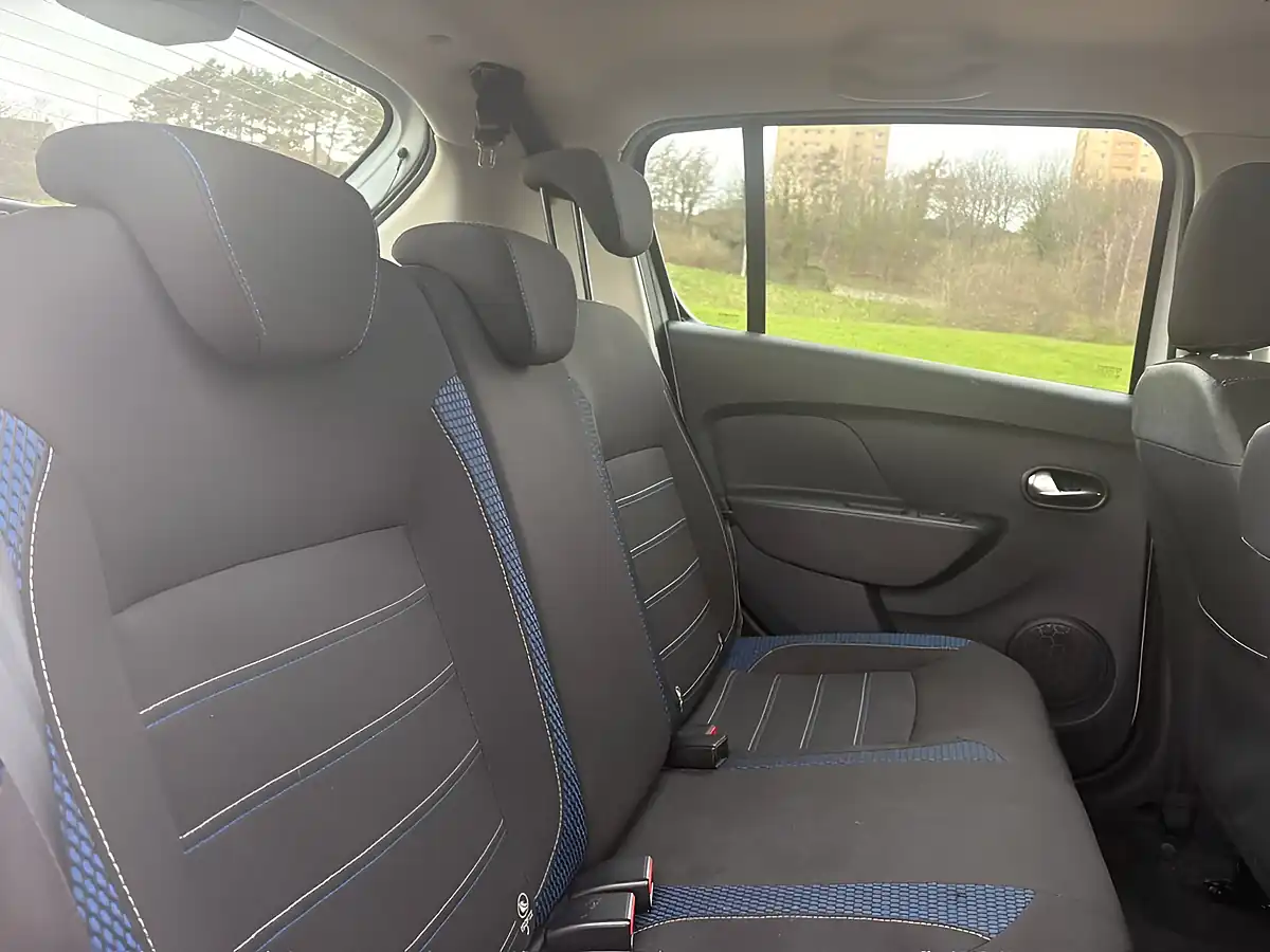 Used 2020 Dacia Sandero Stepway Se Twenty White - Interior and Exterior details 17