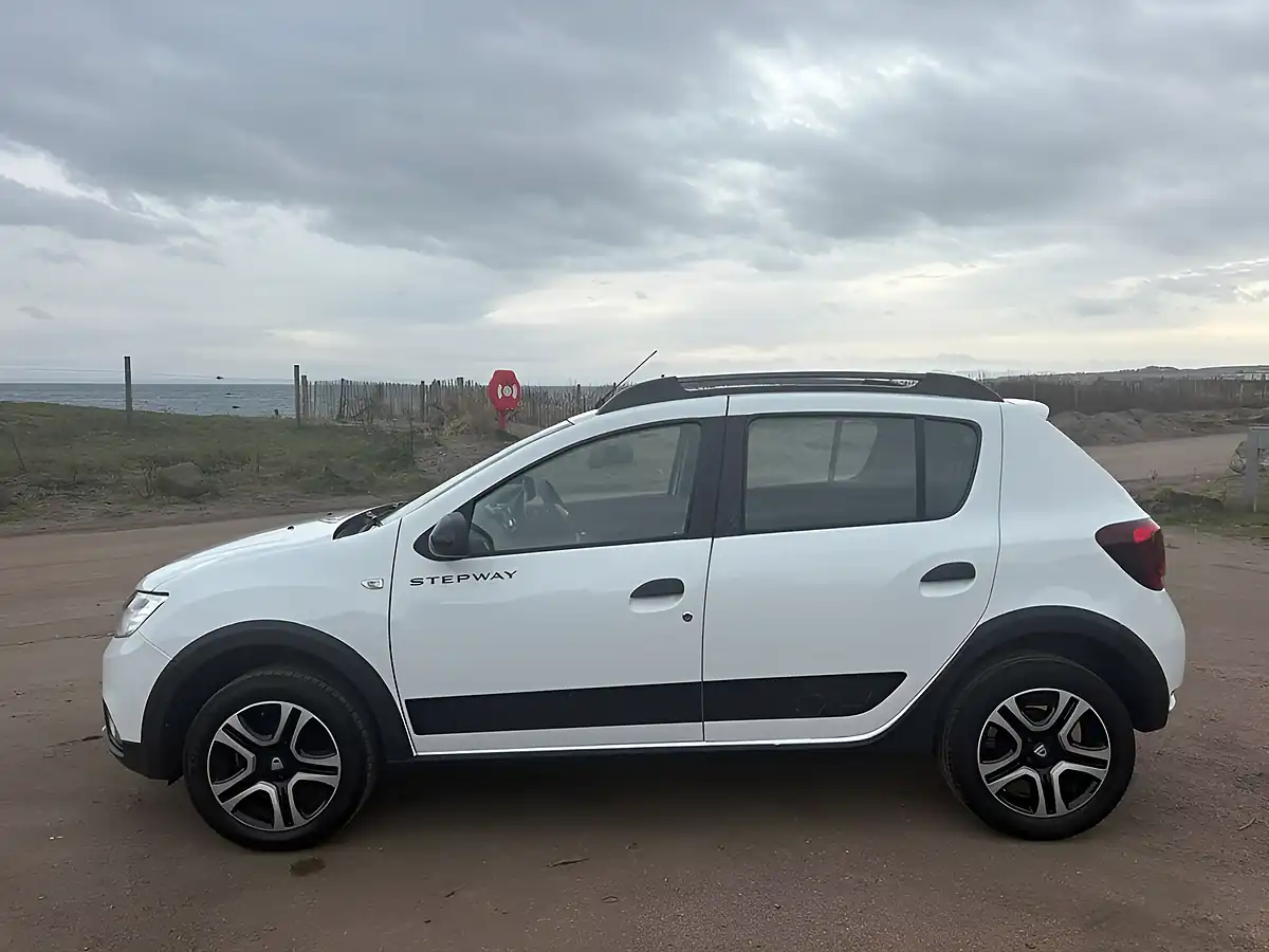 Used 2020 Dacia Sandero Stepway Se Twenty White - Interior and Exterior details 18