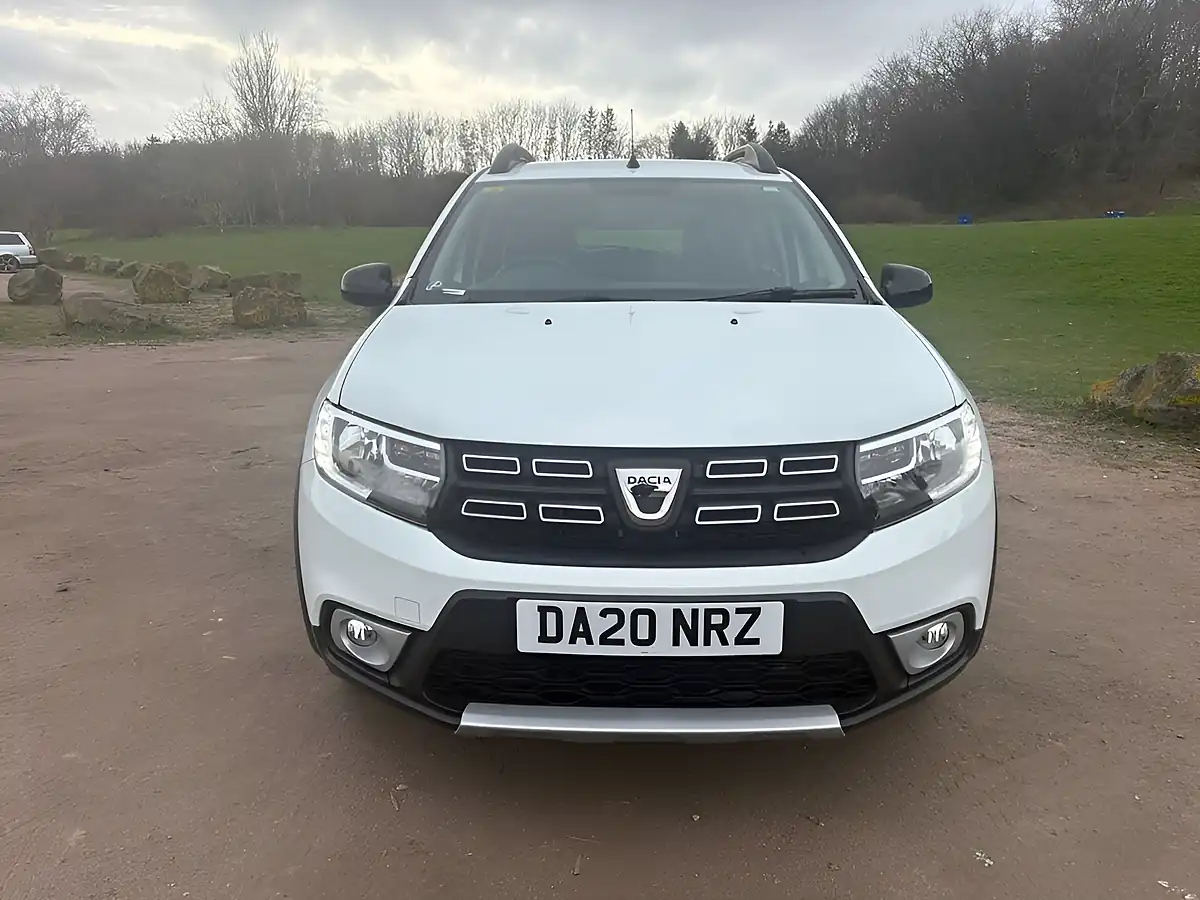 Used 2020 Dacia Sandero Stepway Se Twenty White - Interior and Exterior details 19