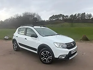 Used 2020 Dacia Sandero Stepway Se Twenty White - Interior and Exterior details 4