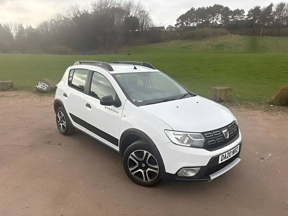 Used 2020 Dacia Sandero Stepway Se Twenty White - Interior and Exterior details 5
