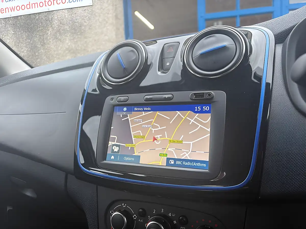 Used 2020 Dacia Sandero Stepway Se Twenty White - Interior and Exterior details 7