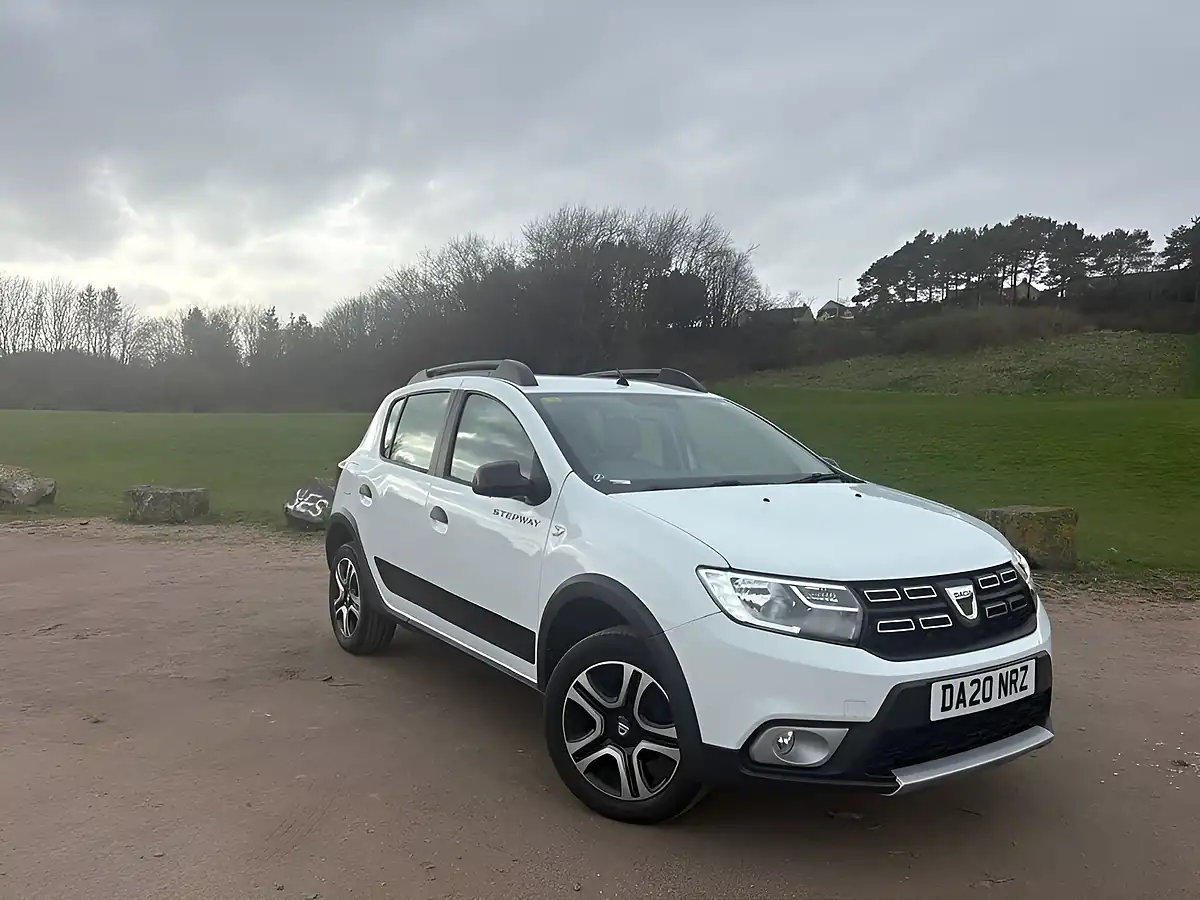 Used 2020 Dacia Sandero Stepway Se Twenty White - Interior and Exterior details 8